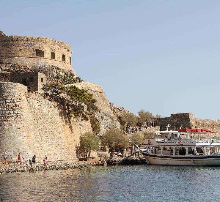 Agios Nikolaos, Plaka, Spinalonga